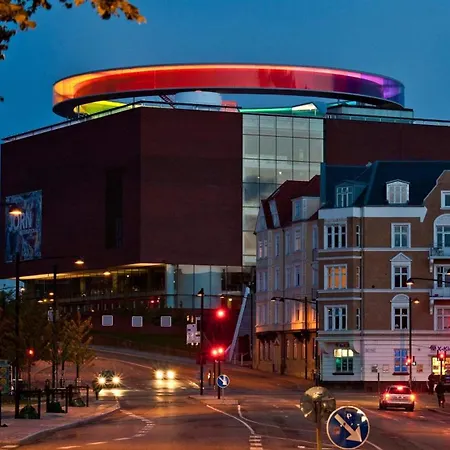 Luxury 2br - 121 Sqm - Ultra Apartment